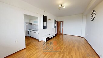 Prodej prosvětleného bytu 3+1 o rozloze 82 m2 s dvěma lodžie - 4