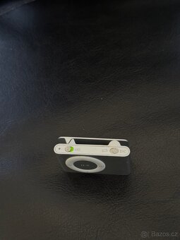 iPod Shuffle 2. generace s pamětí 2 GB. - 4