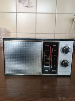 Staré TRANZISTOROVÉ RADIO - QUARTZ 406 - 4