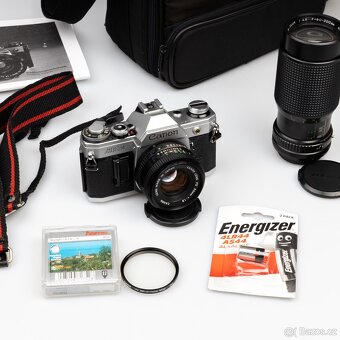 Canon AE-1 + dva objektivy + příslušenství - 4
