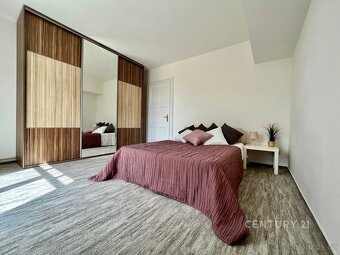 Pronájem prostorného bytu 3+1 (101 m²) v historické vile, Li - 4