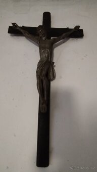 Kříž a obrazy - 4