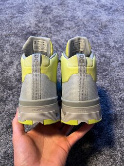 On Running, model Cloudtrax Waterproof. Velikost 38,5 - 4