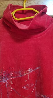 Červené sametová mikina - 4