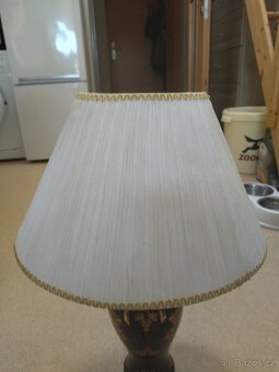 KRÁSNÁ ZLATĚ ZDOBENÁ KERAMICKÁ STOLNÍ LAMPA - 4