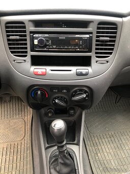 Kia Rio 1.4i - 4