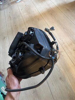 Predni svetlo iridiove a kourove plexi na Suzuki Gsxr 00-03 - 4