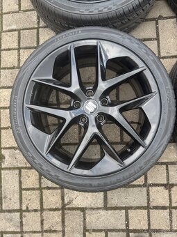 ORIGINÁL Alu SEAT FR 18, 5x112 - TOP STAV, LETNÍ - 4