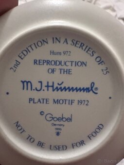 Goebel 25 porcelánových talířků Goebel M.I. Hummel v dřevěné - 4