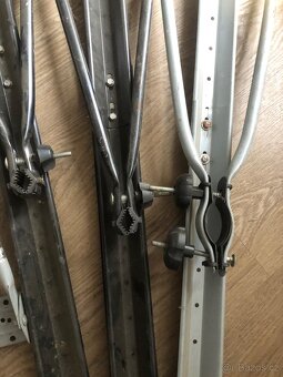 4 kusy držáky na kola - 4