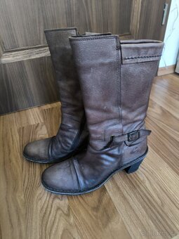 Hnědé kožené kozačky - 4