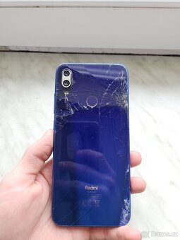 Rozbité telefony. - 4