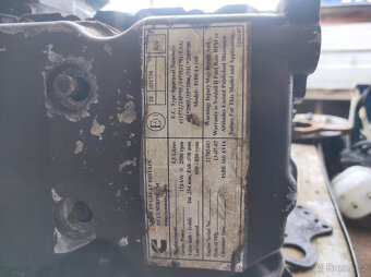 Avia d75, d90, d120 - skla dveří, motor na díly, sklo světla - 4