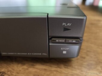 Videorekordér HI8 SONY ev-c2000e, příslušenství,čti popis - 4
