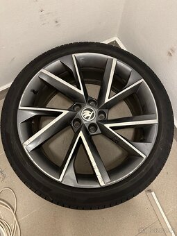 Alu kola Vega R19 - 4