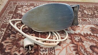 Historická retro žehlička, i jako dekorace - 4