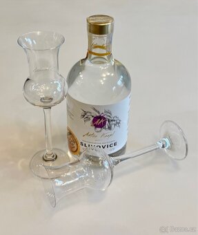 Vánoční balení: prvotřídní slivovice 47 % + skleničky - 4