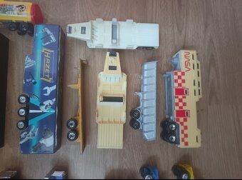 Sada kovových a plastových modelů nákladních aut – 26 kusů - 4