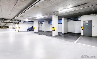 Nabízím k pronájmu podzemní garážové stání na Poděbradské - 4