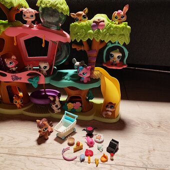 LPS krásná sadička stromový domeček zvířátka a doplňky - 4