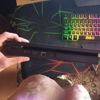 Prodám PS4 - 4