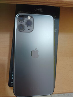Mobil iPhone 11 Pro, 256 GB, 100% baterie, krabička,top stav - 4