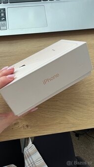 Apple iPhone 8 Plus 64GB - 4