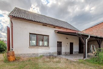 Prodej prostorného rodinného domu se zahradou a stodolou se  - 4