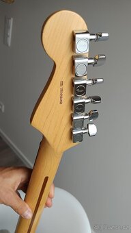 Fender American Professional Stratocaster - elektrická kytar - 4