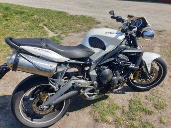 Triumph Street Triple R - 4