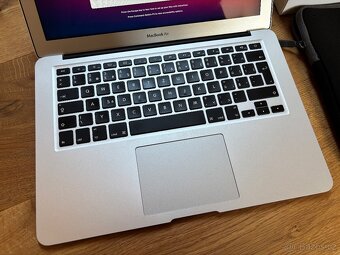 MacBook Air 13'' - i5 - 2017 - 4