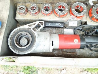 Ruční elektrický závitořez RIDGID 690 - 4