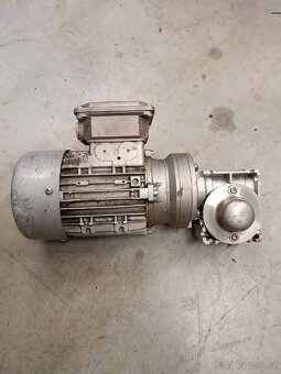 Elektromotor s převodovkou 178ot/min - 4