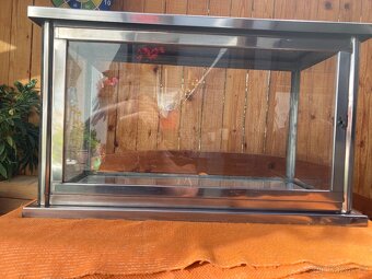 NEREZOVÁ PROSKLENÁ SKŘÍNKA NA TŘI URNY - 4