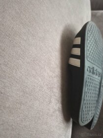 Pantofle Adidas 32 - 4