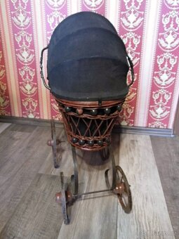 Proutěný kočárek na panenku - 4