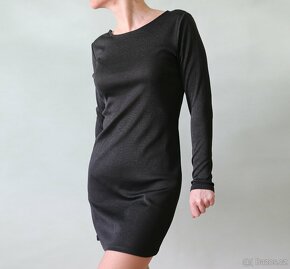 Nové minimalistické černé šaty s třpytem Divided vel.L - 4