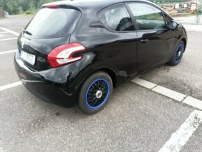 PEUGEOT 208 - 4