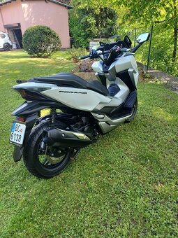 Honda Forza 300 - 4