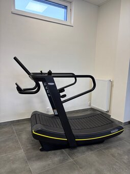 Technogym SkillMill - bezmotorový pás - 4
