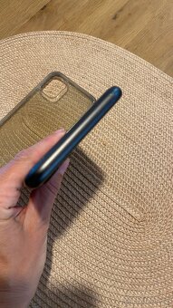 Prodám černý iPhone 11 64GB - top stav- baterie 88% - 4