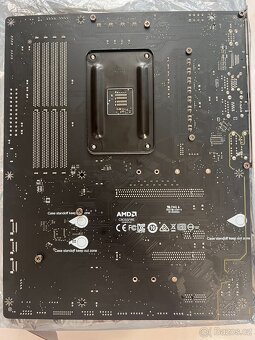 MSI MAG B550 TOMAHAWK - 4