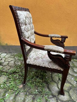 Starožitné stylové křeslo zdobené - 4