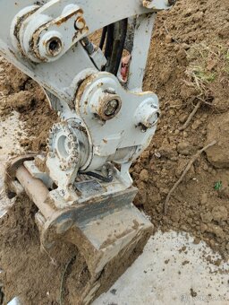 Minibagr Takeuchi TB230 - 4