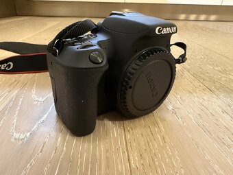 Poloprofesionální zrcadlovka Canon EOS 200D s příslušenstvím - 4