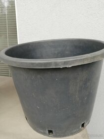 Keramický obal bílý + plastový květináč - 4