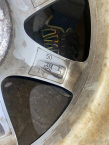Prodám Alu s pneu zimní 215/55/16 rozteč 5x108 ET50 6,5J - 4
