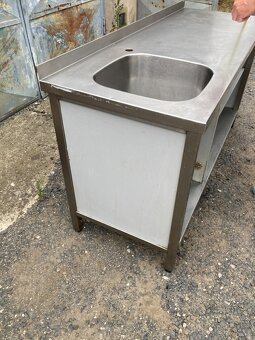 Nerezový gastro stůl s dřezem - 160 x 60 x 90 cm - 4