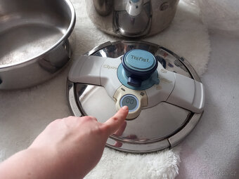 Dva tlakové hrnce TEFAL (4,5L a 8L) Clipso Control set - 4