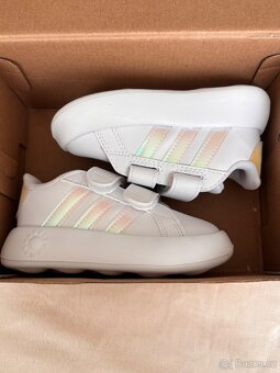 Botičky pro holčičku,značky Adidas,vel.22 - 4